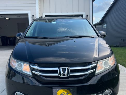 Used 2015 Honda Odyssey Touring Elite image 2