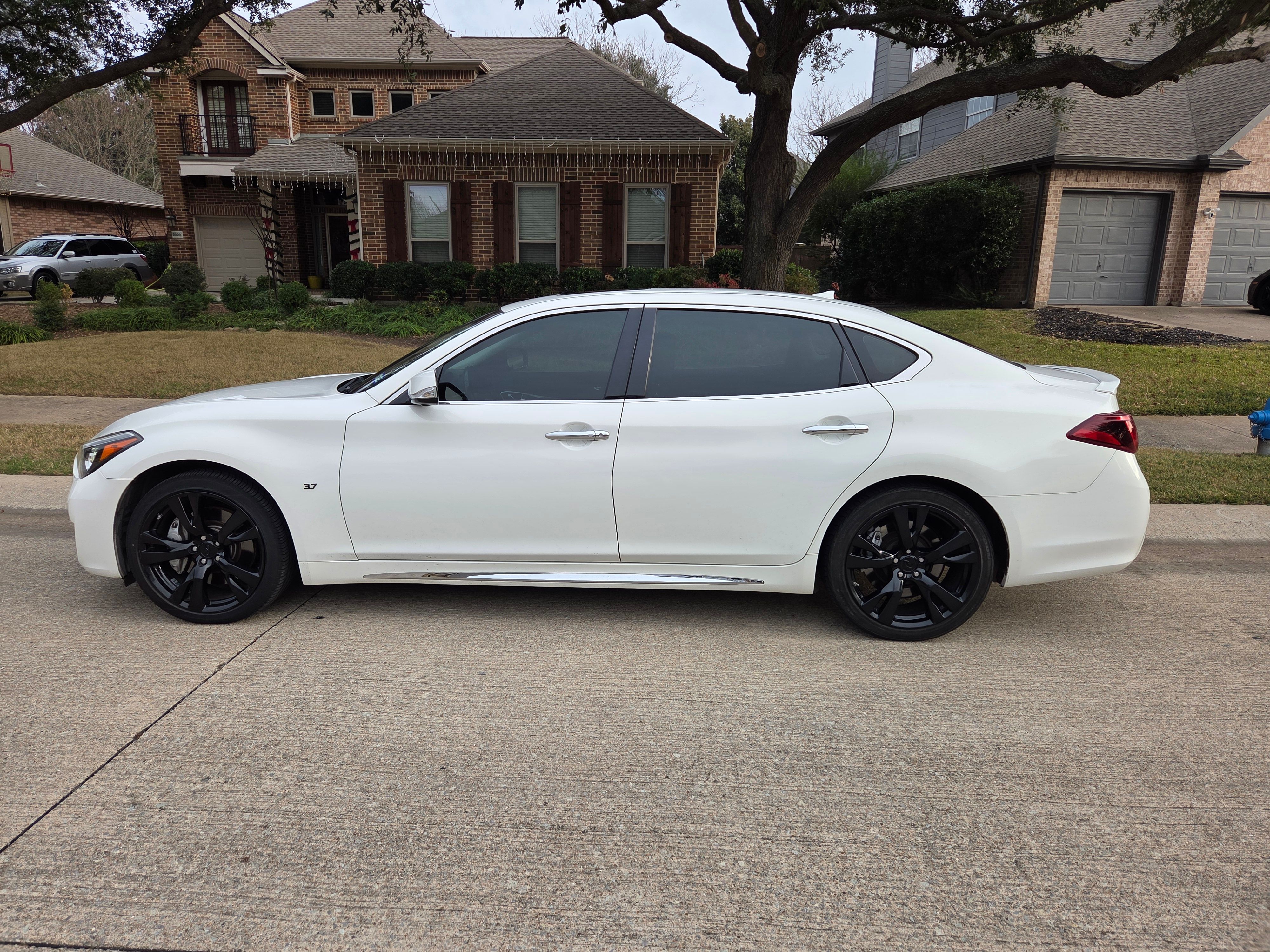 Used 2015 INFINITI Q70 L 3.7 RWD image 1