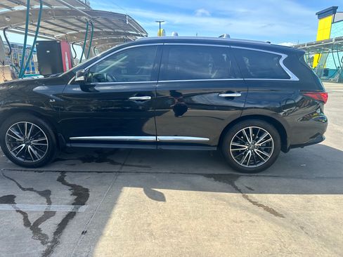 Used 2016 INFINITI QX60 FWD w/ Deluxe Technology Package image 2