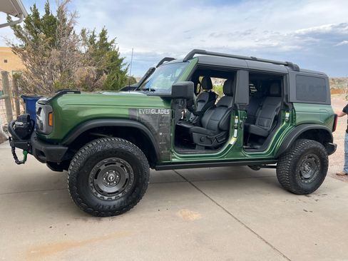 Used 2023 Ford Bronco Everglades image 5