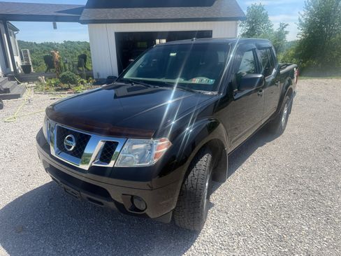 Used 2015 Nissan Frontier SV AWD/4WD image 1
