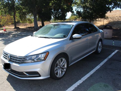 Used 2019 Volkswagen Passat 2.0T Wolfsburg FWD image 2