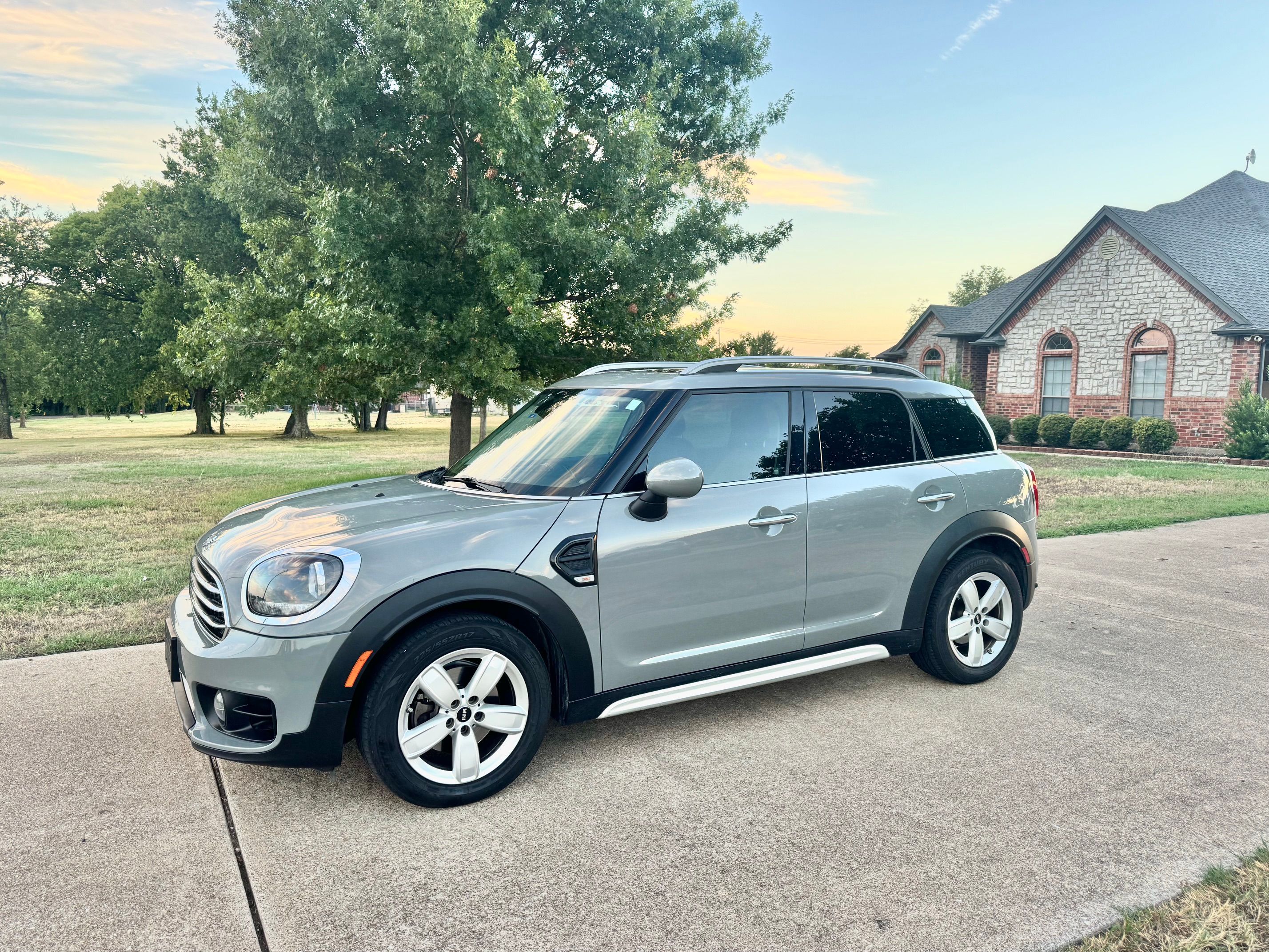 Used 2019 MINI Cooper Countryman FWD image 1