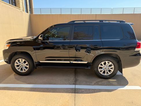 Used 2016 Toyota Land Cruiser image 19