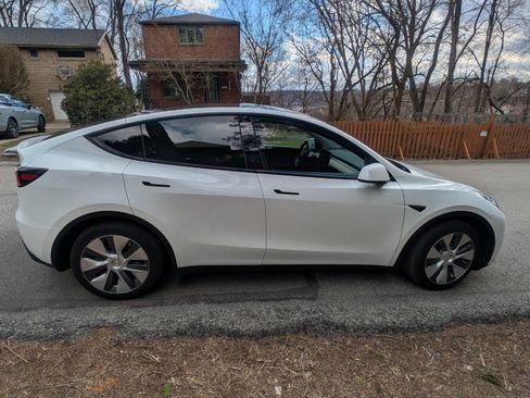 Used 2020 Tesla Model Y Long Range image 8