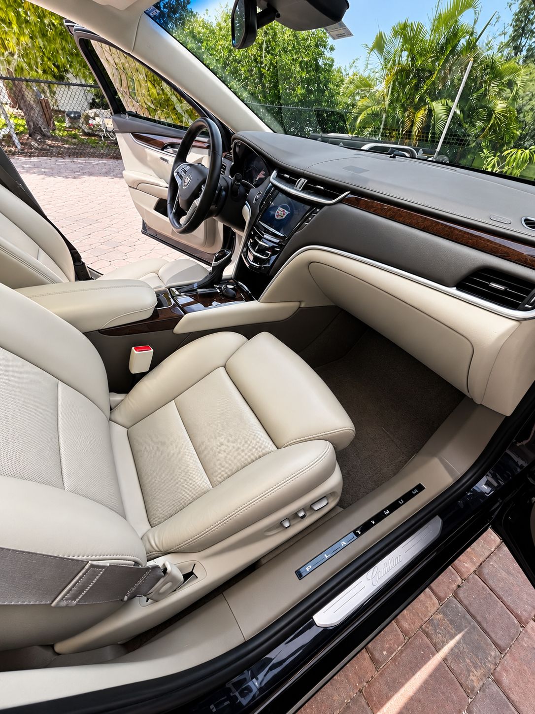 Used 2013 Cadillac XTS Platinum FWD image 11