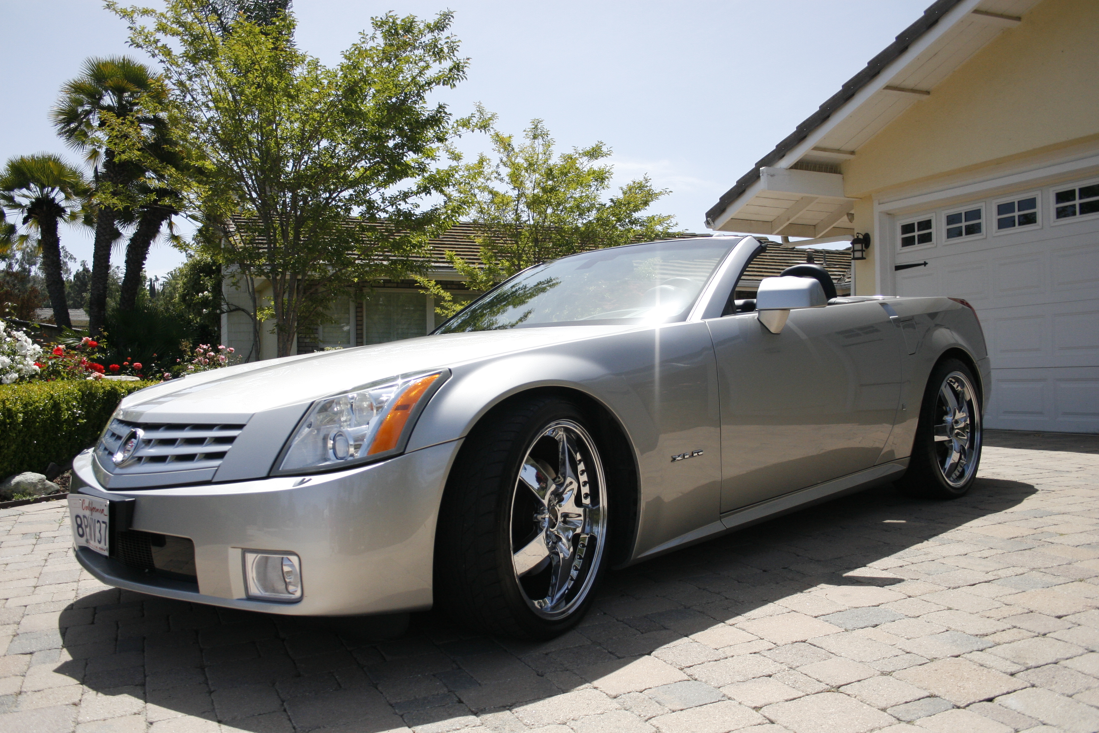 Used 2006 Cadillac XLR RWD image 1