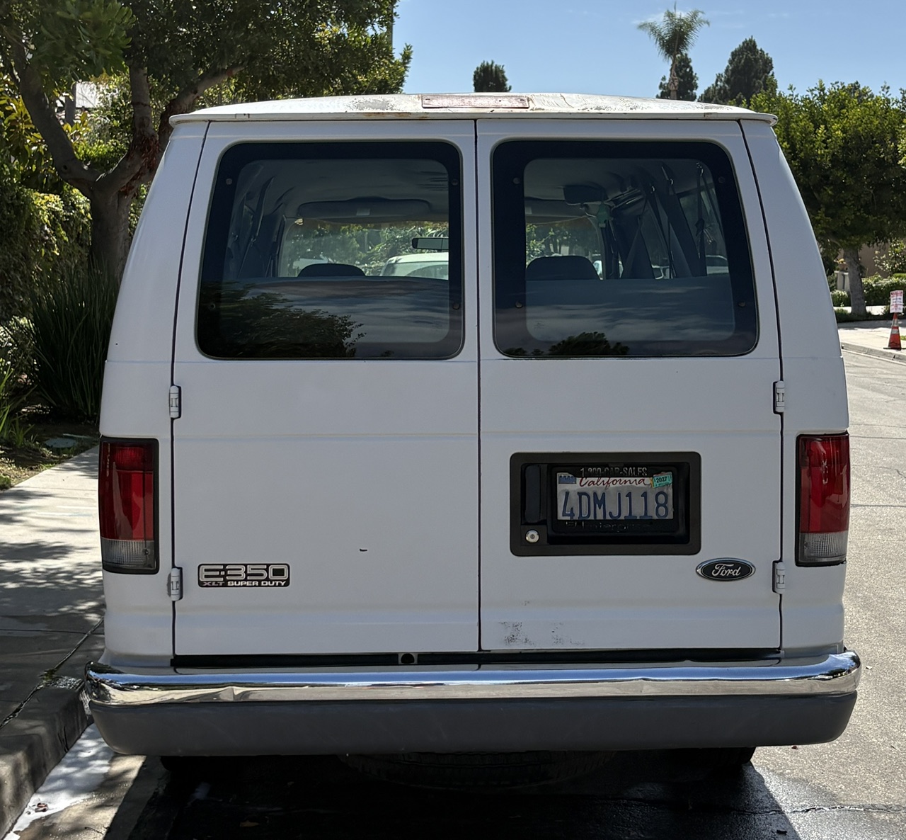 Used 1999 Ford E-350 and Econoline 350 Club Wagon RWD image 12