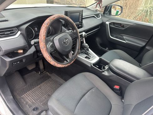 Used 2022 Toyota RAV4 LE image 9