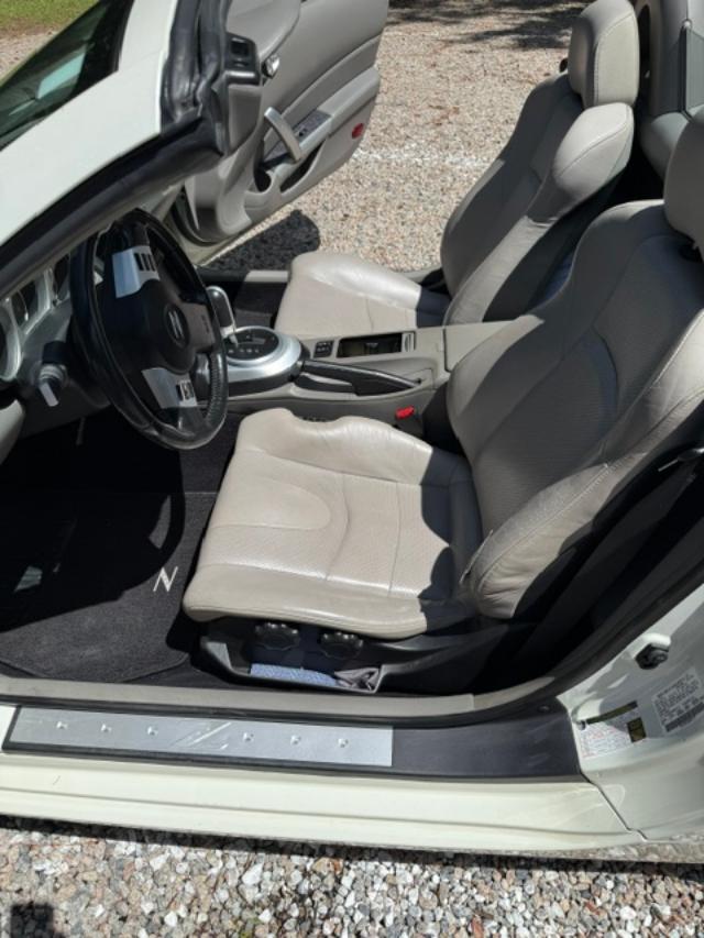 Used 2006 Nissan 350Z Touring RWD image 9