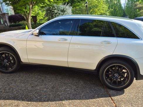 Used 2020 Mercedes-Benz GLC 300 4MATIC image 12