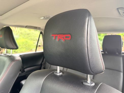 Used 2020 Toyota 4Runner TRD Off-Road Premium w/ Moonroof Package AWD/4WD image 10