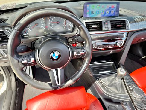 Used 2020 BMW M4 Convertible w/ Competition Package RWD image 28