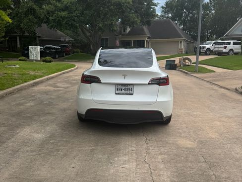 Used 2021 Tesla Model Y 2WD image 5