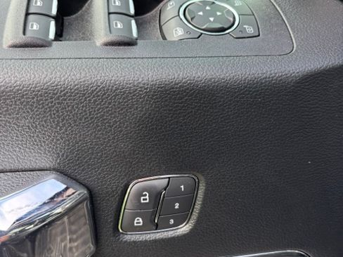 Used 2019 Ford F150 Lariat w/ Equipment Group 502A Luxury AWD/4WD image 12