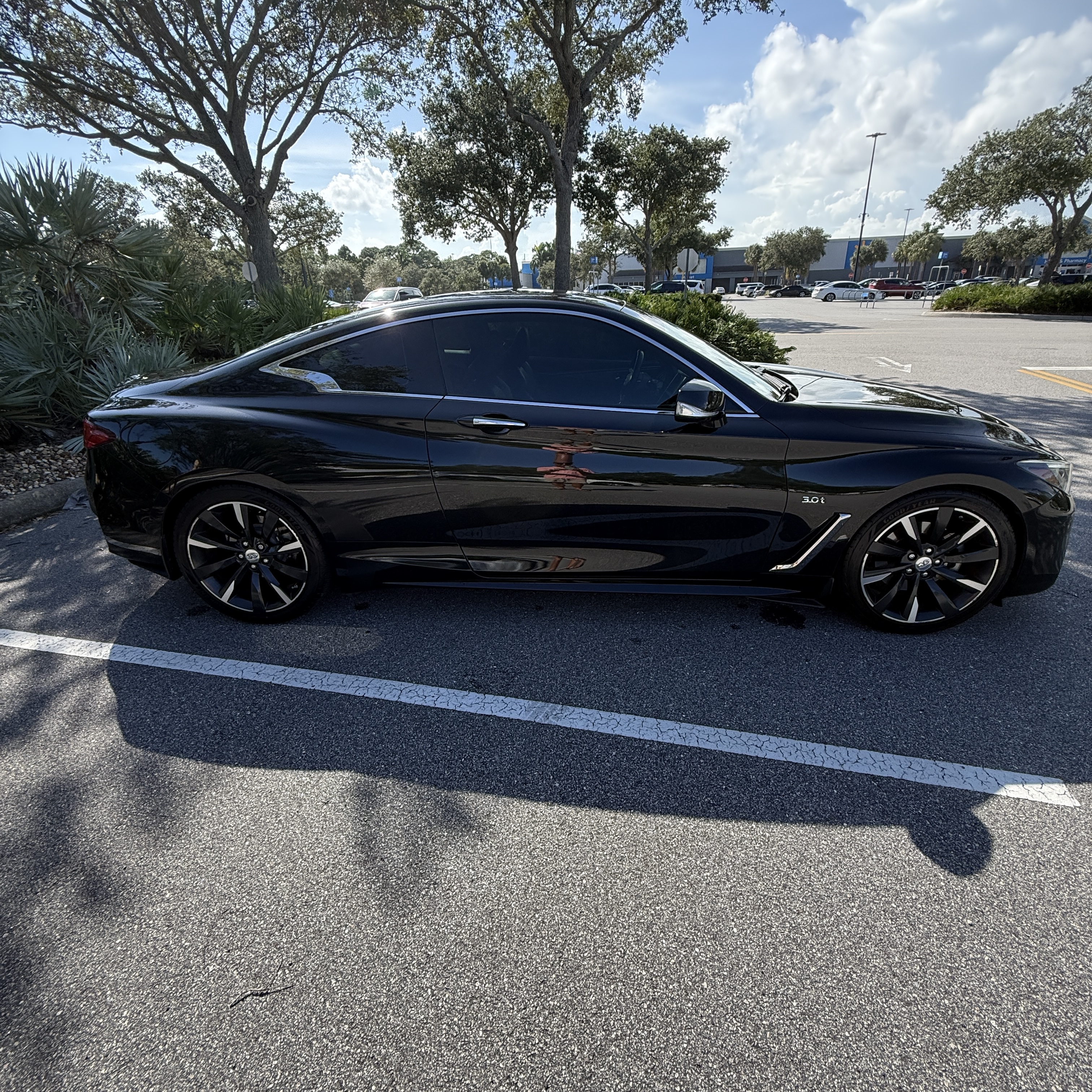 Used 2017 INFINITI Q60 3.0t w/ Premium Plus Package 3.0T RWD image 2