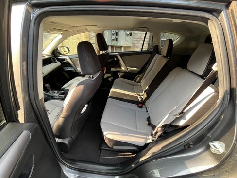 Used 2017 Toyota RAV4 XLE FWD image 9