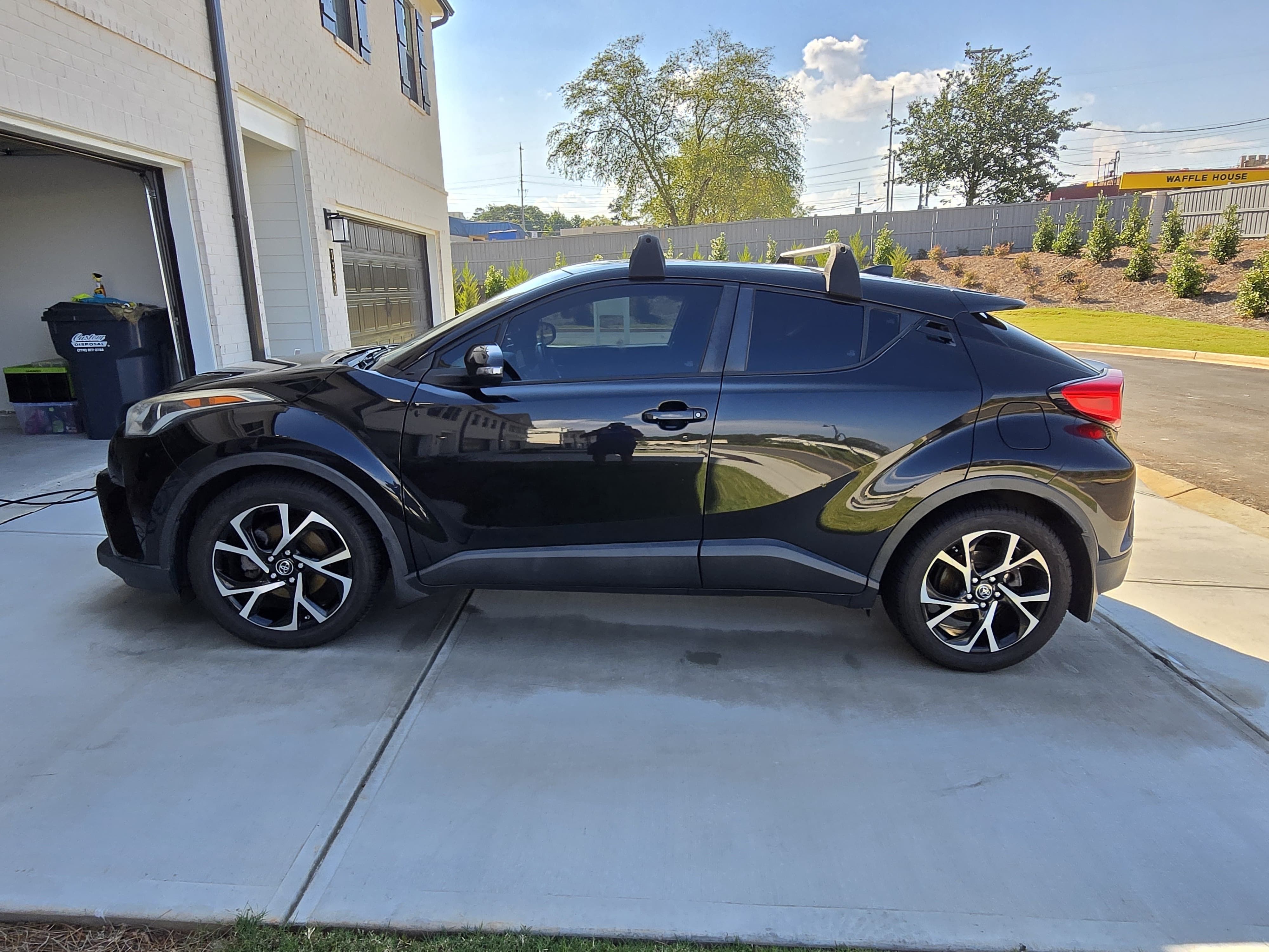 Used 2018 Toyota C-HR XLE FWD image 4