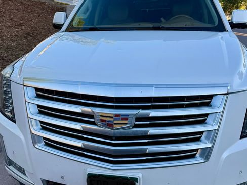 Used 2016 Cadillac Escalade Platinum AWD/4WD image 2