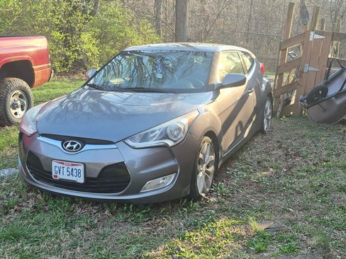 Used 2013 Hyundai Veloster w/ Style Pkg FWD image 2