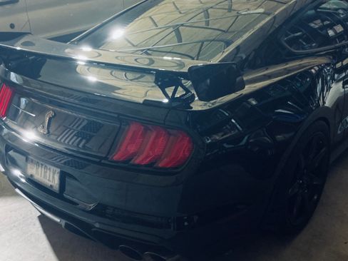 Used 2021 Ford Mustang Shelby GT500 w/ Carbon Fibre Track Pack RWD image 2