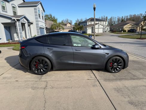 Used 2022 Tesla Model Y Performance image 2