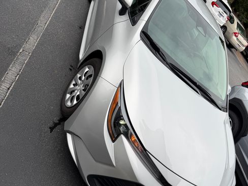 Used 2025 Toyota Corolla LE FWD image 4