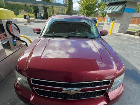 Used 2008 Chevrolet Suburban 2500 LT AWD/4WD image 11