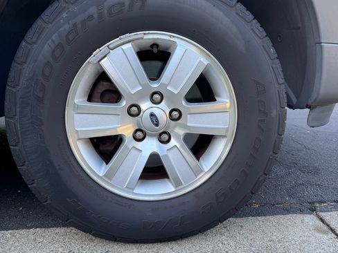Used 2006 Ford Explorer XLT RWD image 12
