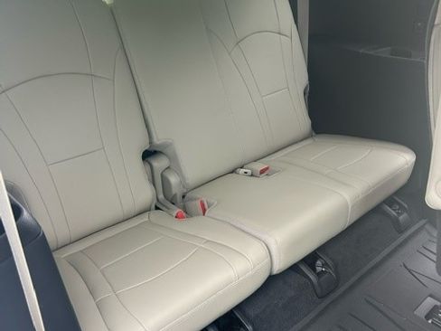 Used 2020 Buick Enclave Premium w/ Sun and Sites Package image 15