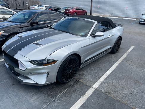 Used 2019 Ford Mustang Premium image 4