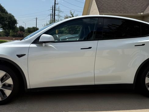 Used 2023 Tesla Model Y Long Range AWD/4WD image 6