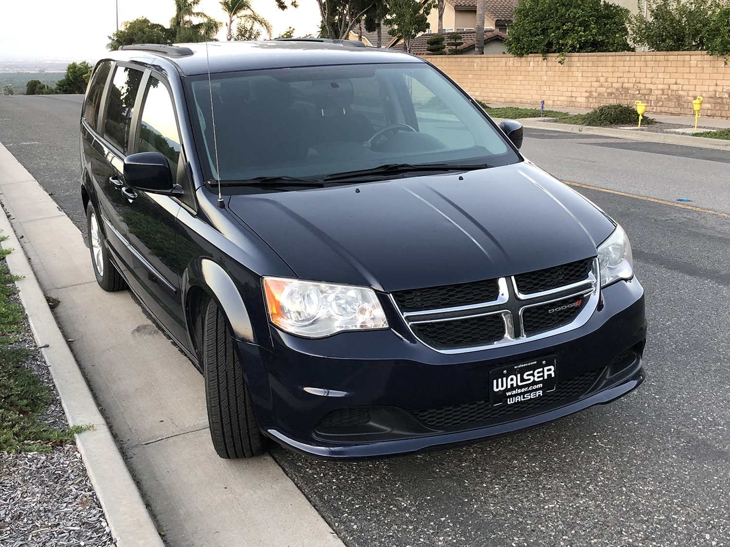 Used 2014 Dodge Grand Caravan SXT w/ Rear Park Assist Package FWD image 2