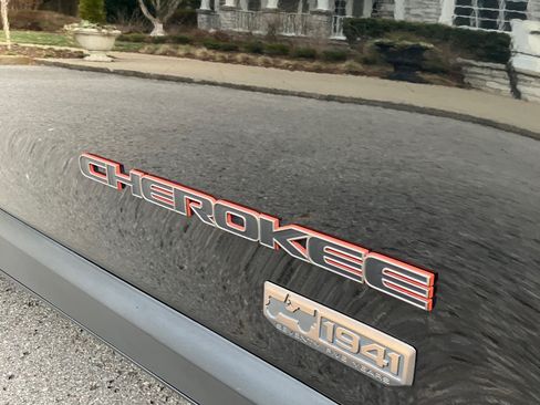 Used 2016 Jeep Cherokee 75th Anniversary image 11