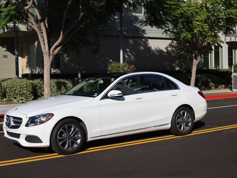Used 2016 Mercedes-Benz C 300 Sedan image 4