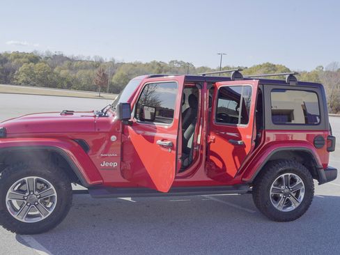 Used 2019 Jeep Wrangler Unlimited Sahara image 6