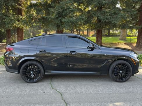 Used 2021 BMW X6 M50i w/ Executive Package image 11