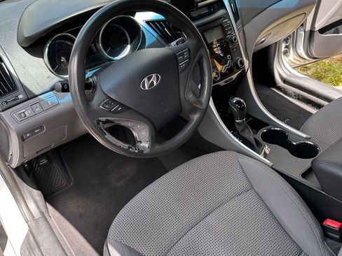 Used 2011 Hyundai Sonata GLS w/ Popular Equipment Pkg 2 FWD image 9