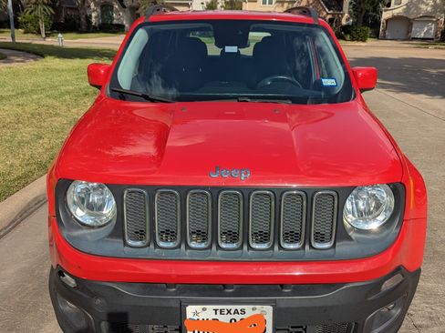 Used 2016 Jeep Renegade Latitude image 2