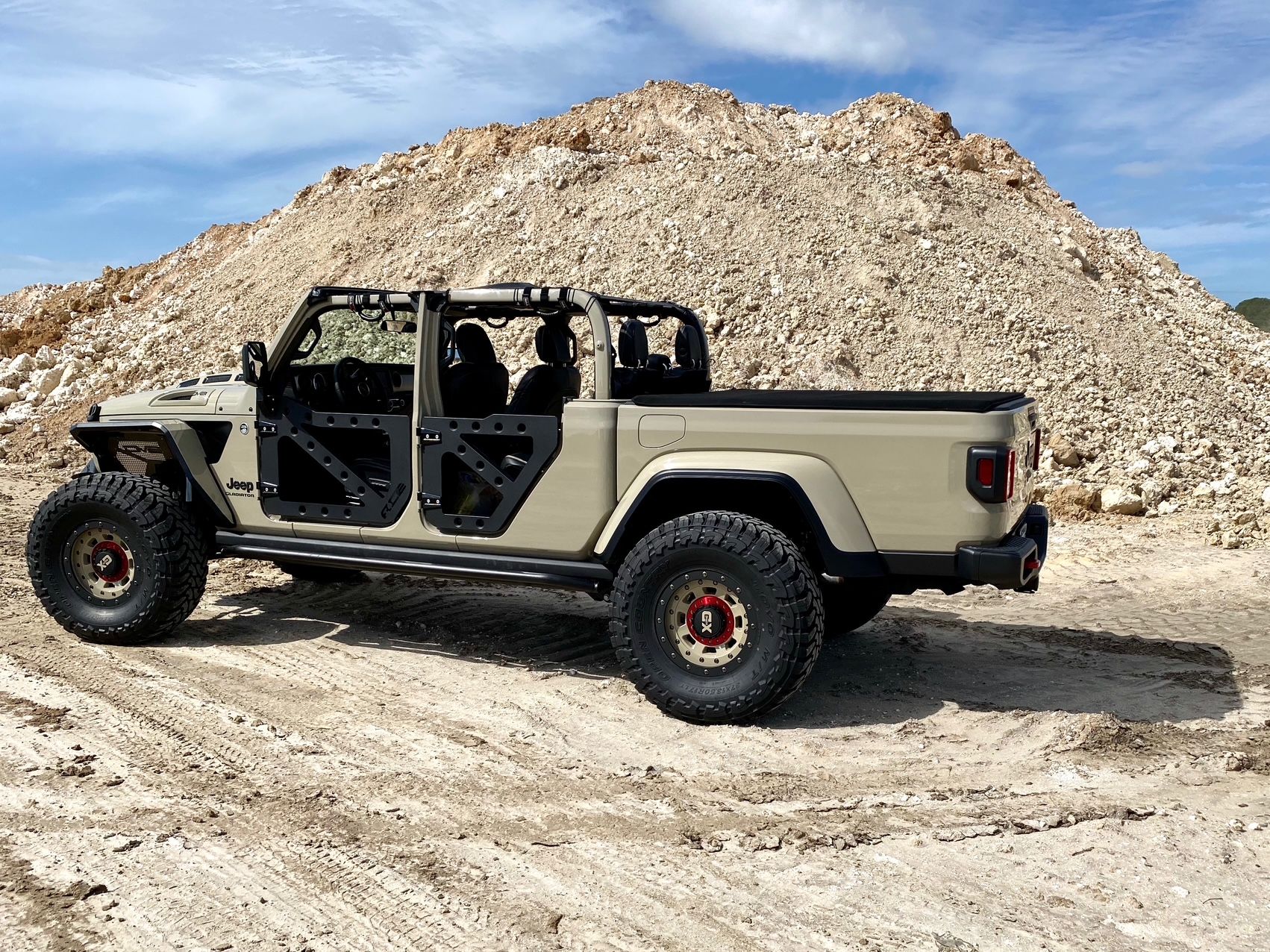 Used 2020 Jeep Gladiator Sport w/ Quick Order Package 24S AWD/4WD image 4