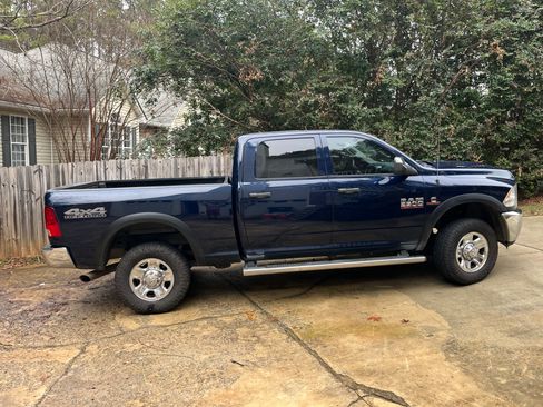 Used 2018 RAM 2500 Tradesman w/ Chrome Appearance Group AWD/4WD image 5