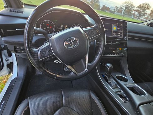 Used 2019 Toyota Avalon Touring image 9