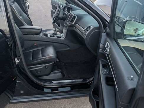 Used 2018 Jeep Grand Cherokee Limited image 10