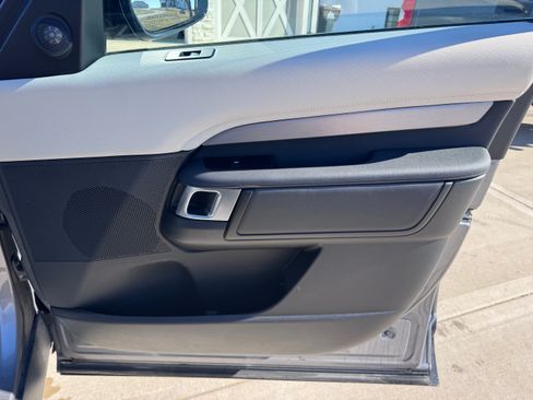 Used 2021 Land Rover Discovery S R-Dynamic image 10