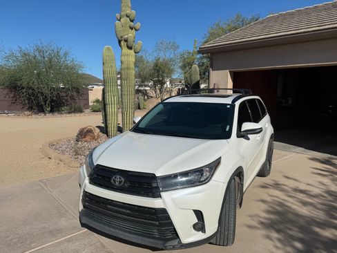 Used 2019 Toyota Highlander SE image 4