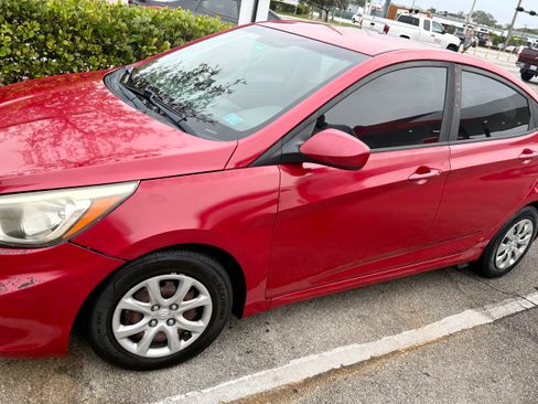 Used 2017 Hyundai Accent SE image 2