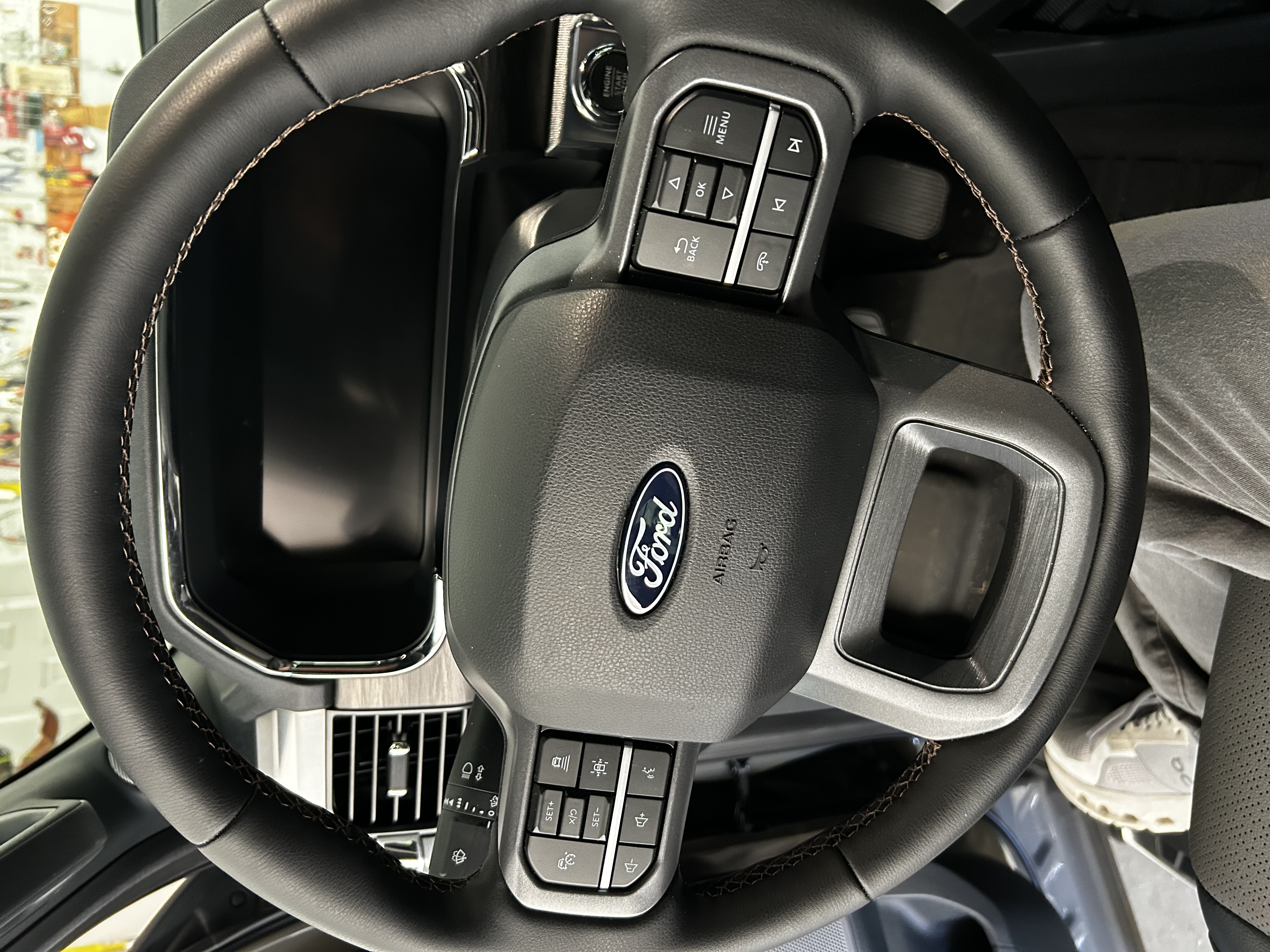 Used 2025 Ford F150 Lariat w/ Equipment Group 501A Mid AWD/4WD image 10