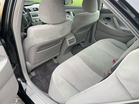 Used 2011 Toyota Camry LE image 16