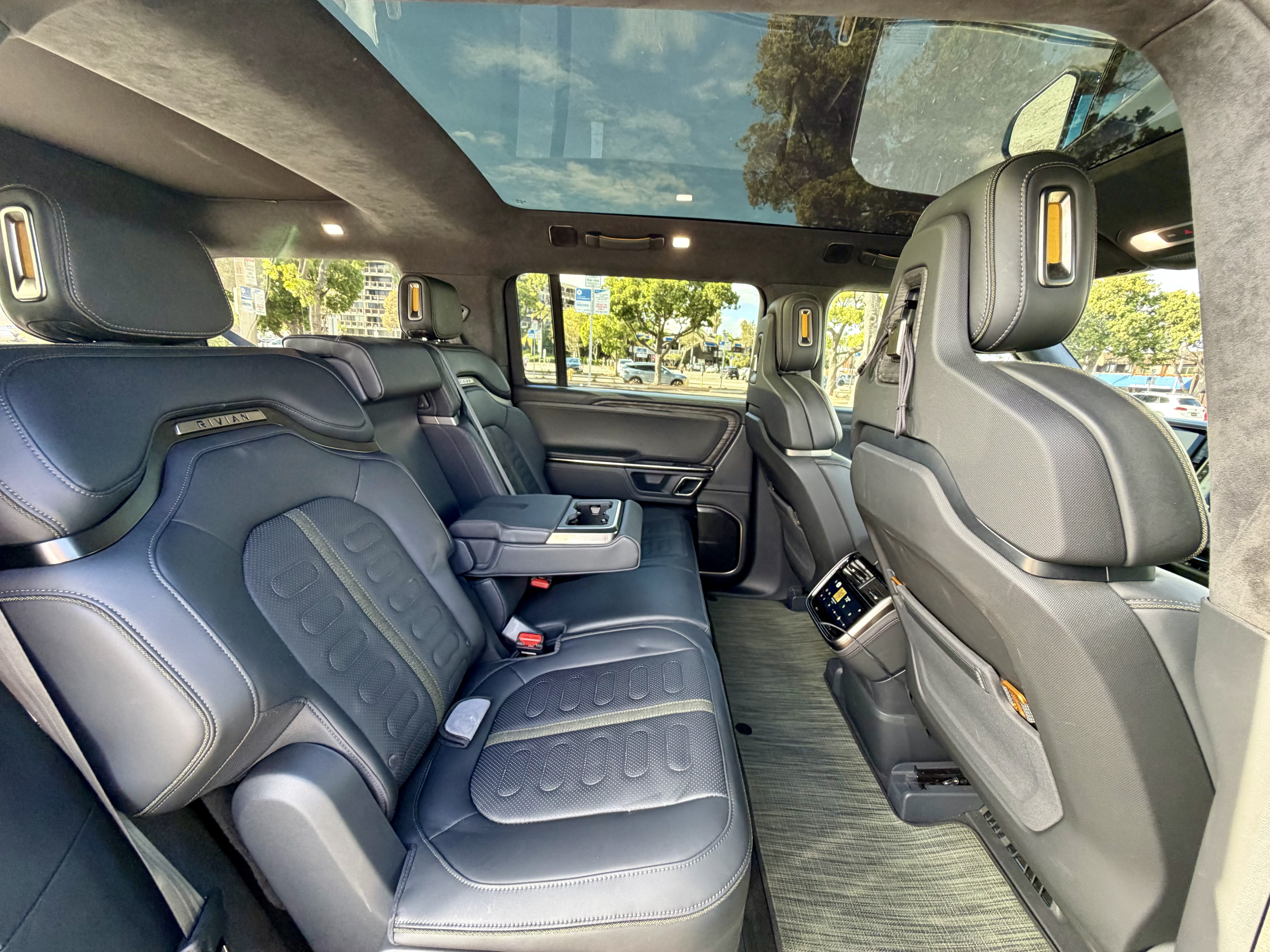 Used 2022 Rivian R1S Launch Edition Quad AWD/4WD image 13