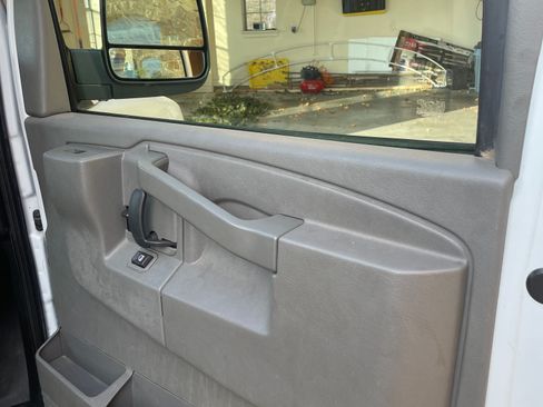 Used 2019 Chevrolet Express 2500 w/ Driver Convenience Package image 17